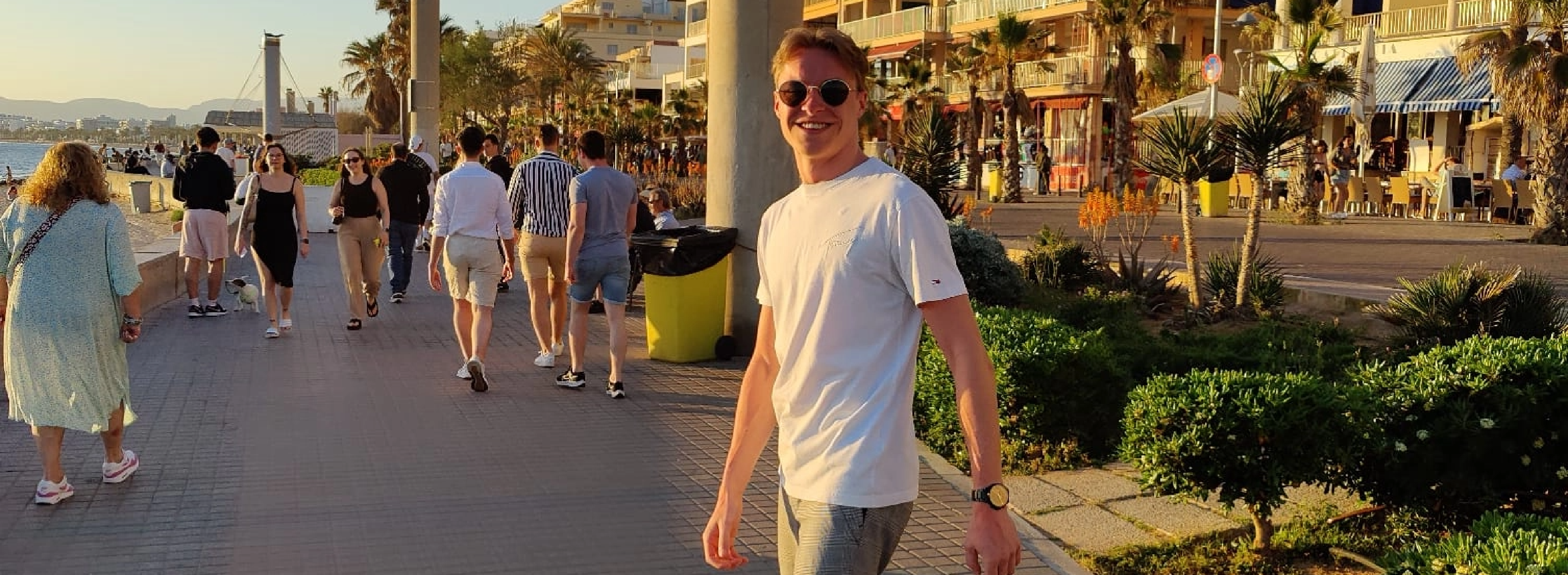 Header met Zanger Smet